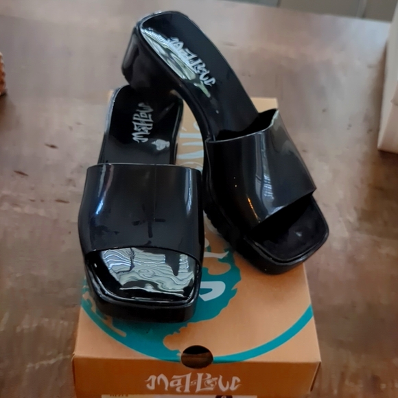 Women's Open-Toe, Heeled Sandals - Picture 1 of 2